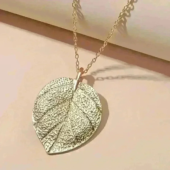 Jewelry - Leaf Pendant Necklace Simple Style